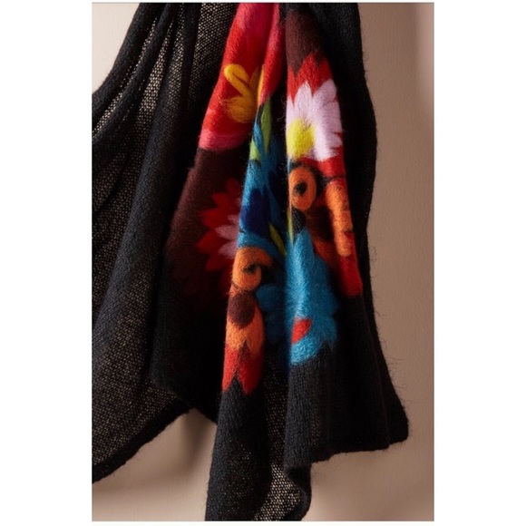 NWT Anthropologie felted bouquet scarf. - Picture 2 of 4